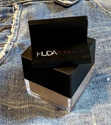 maquillage anti-cernes poudre easy bake loose baking huda beauty