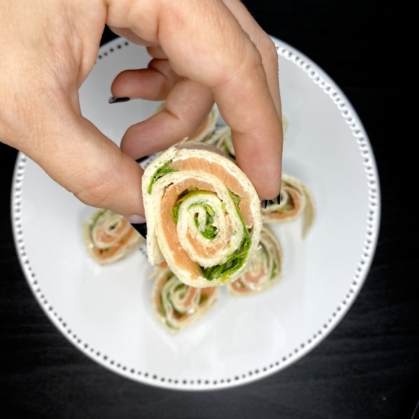 Wrap au saumon, chèvre et roquette