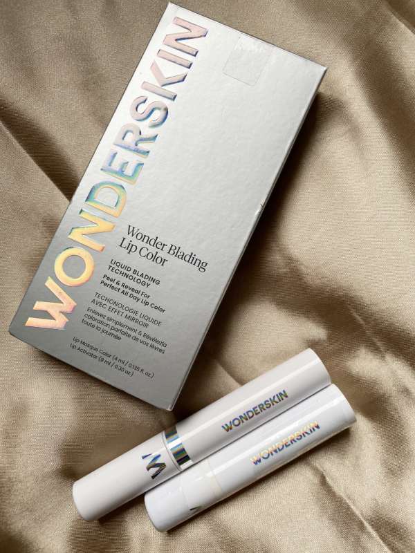 l'encre à lèvres wonderskin lip masque en teinte Bella