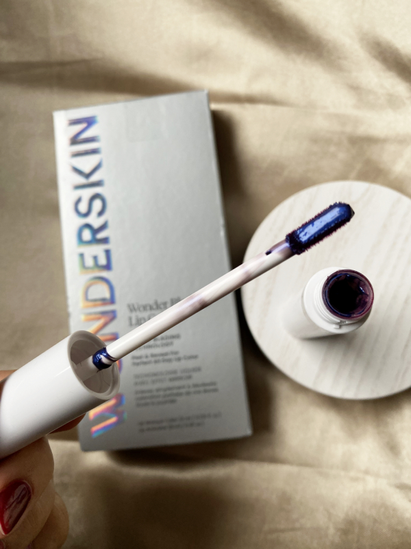 l'encre à lèvres wonderskin lip masque en teinte Bella