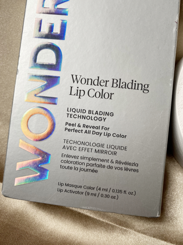 l'encre à lèvres wonderskin lip masque en teinte Bella