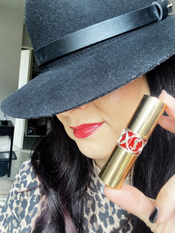 meilleur rouge a levre yves saint laurent YSL. veloute shine 211 ardent carmine
